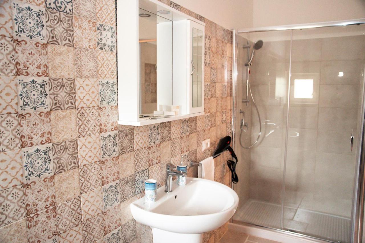 Trulli Donna Isabella 2 Bed & Breakfast โลโกโรตอนโด ภายนอก รูปภาพ