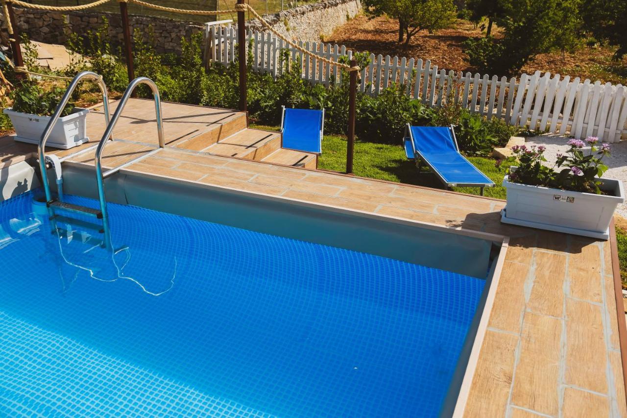 Trulli Donna Isabella 2 Bed & Breakfast โลโกโรตอนโด ภายนอก รูปภาพ